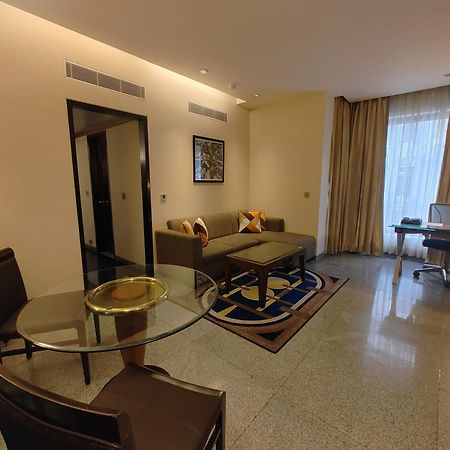 Hotel Marine Plaza Mumbai  Buitenkant foto