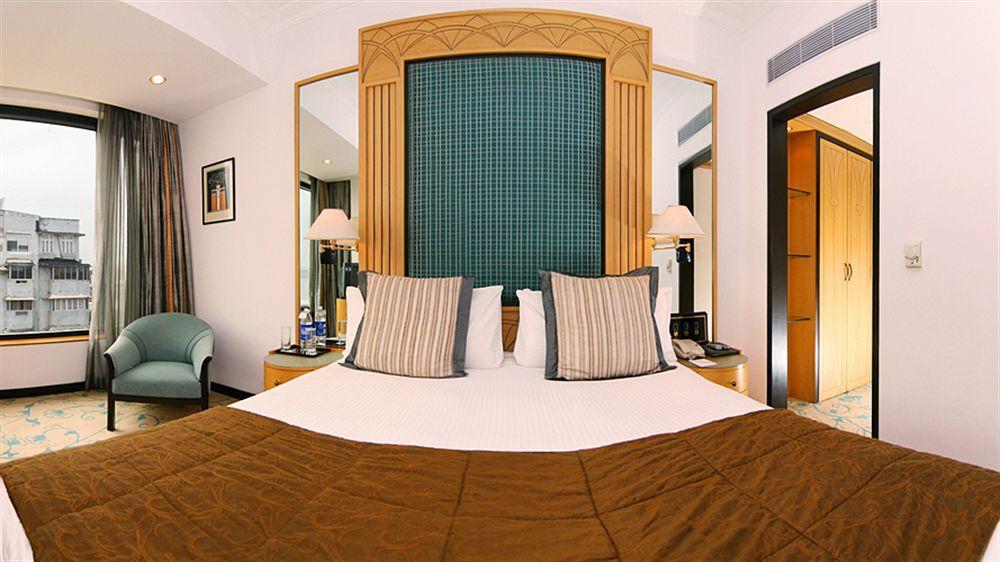 Hotel Marine Plaza Mumbai  Buitenkant foto