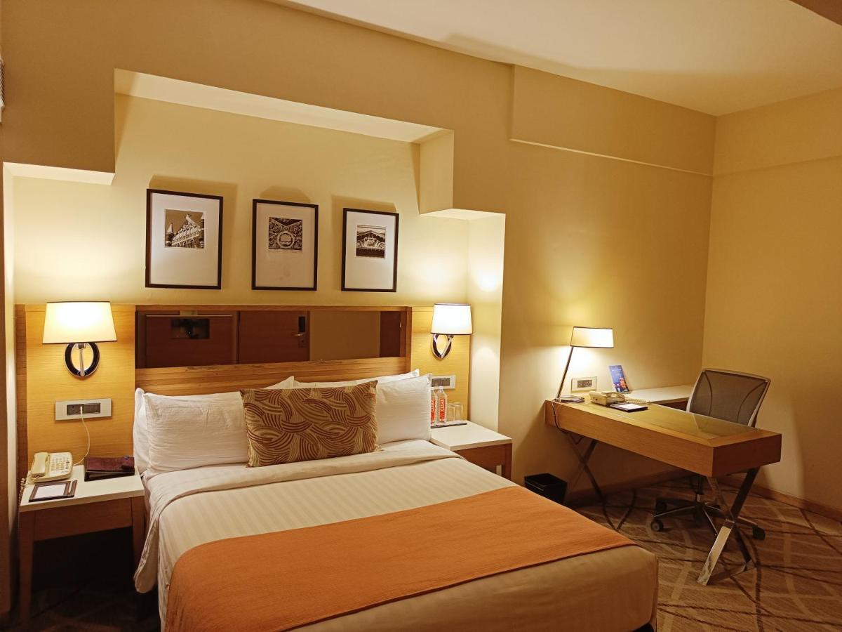 Hotel Marine Plaza Mumbai  Buitenkant foto