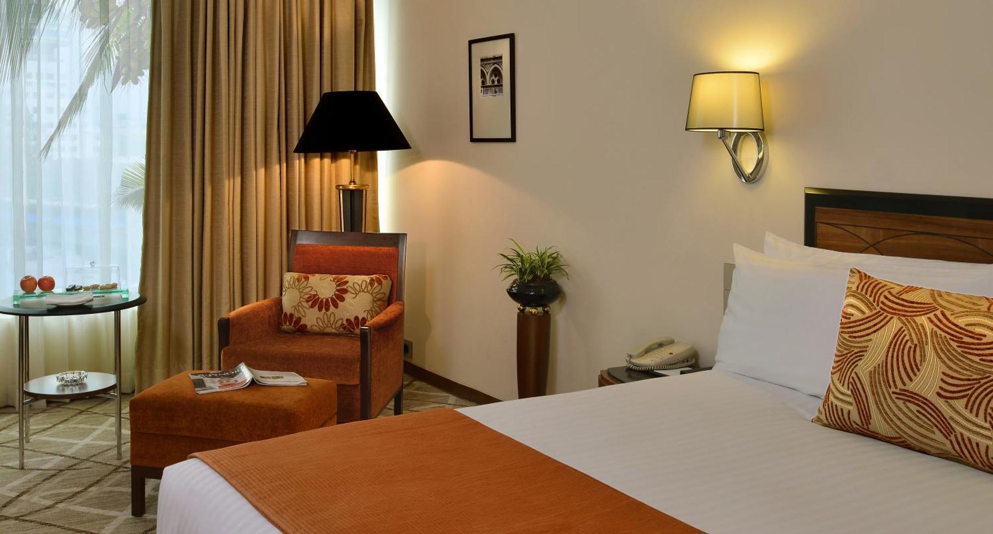 Hotel Marine Plaza Mumbai  Buitenkant foto