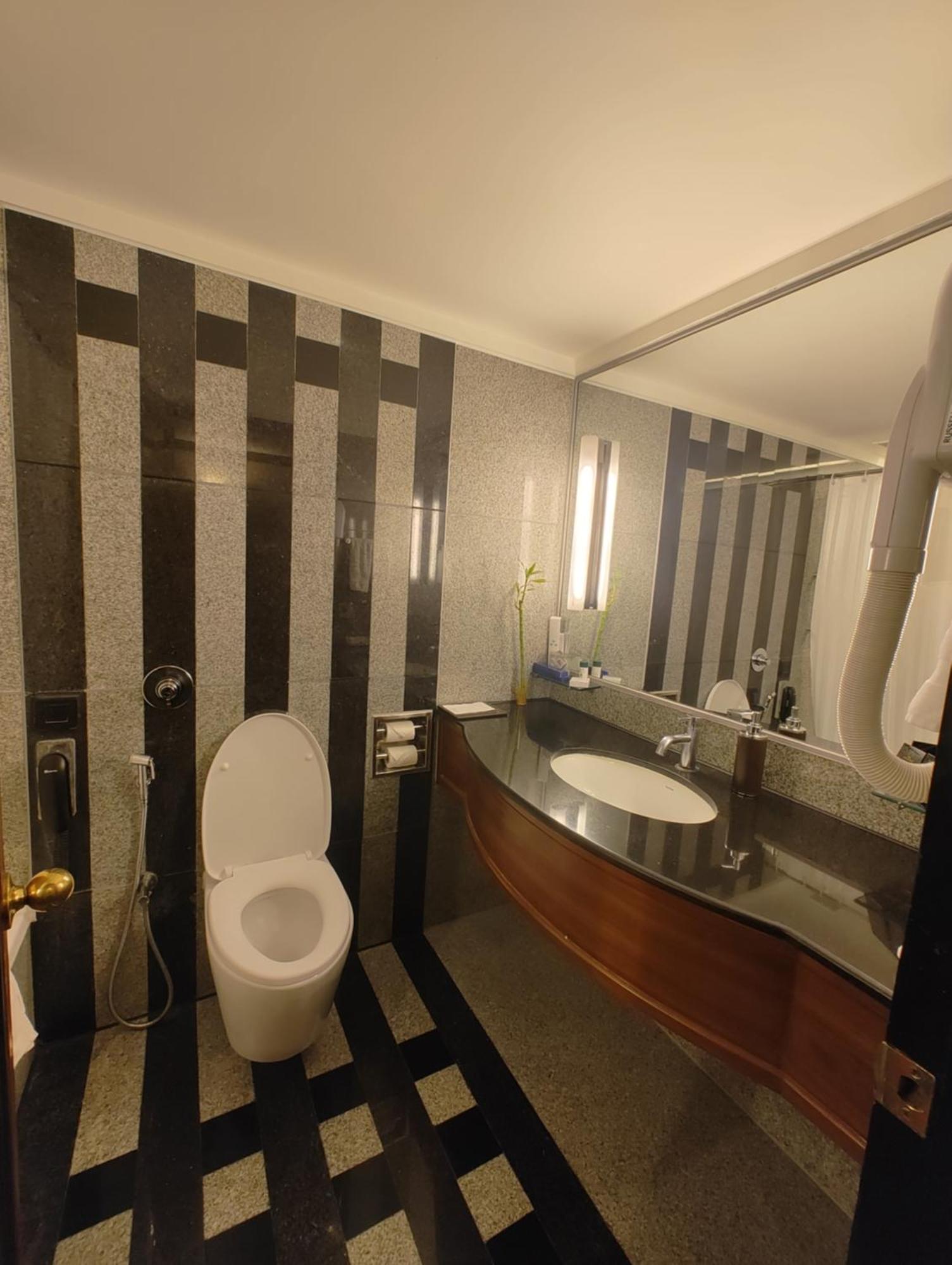 Hotel Marine Plaza Mumbai  Buitenkant foto