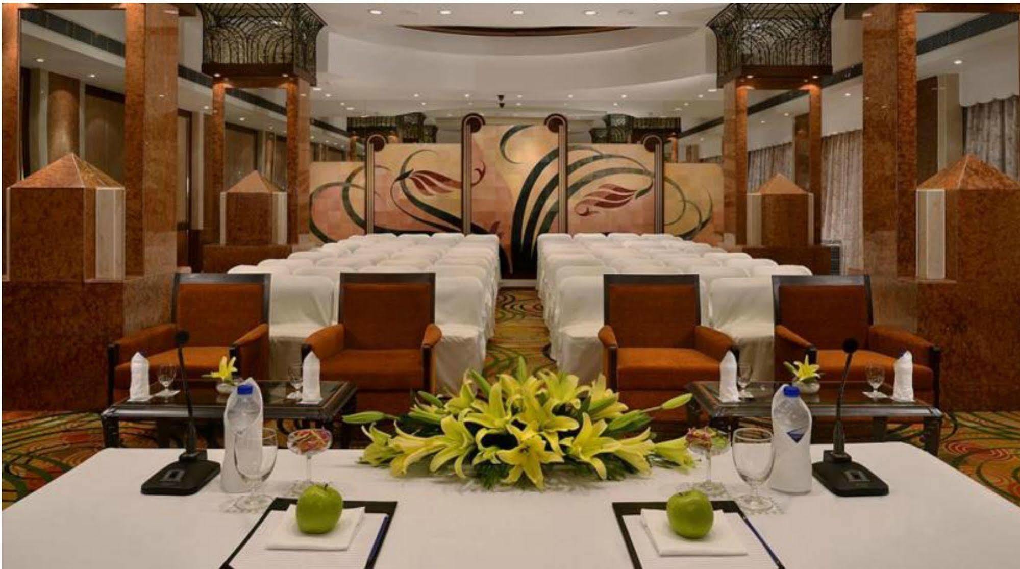 Hotel Marine Plaza Mumbai  Buitenkant foto