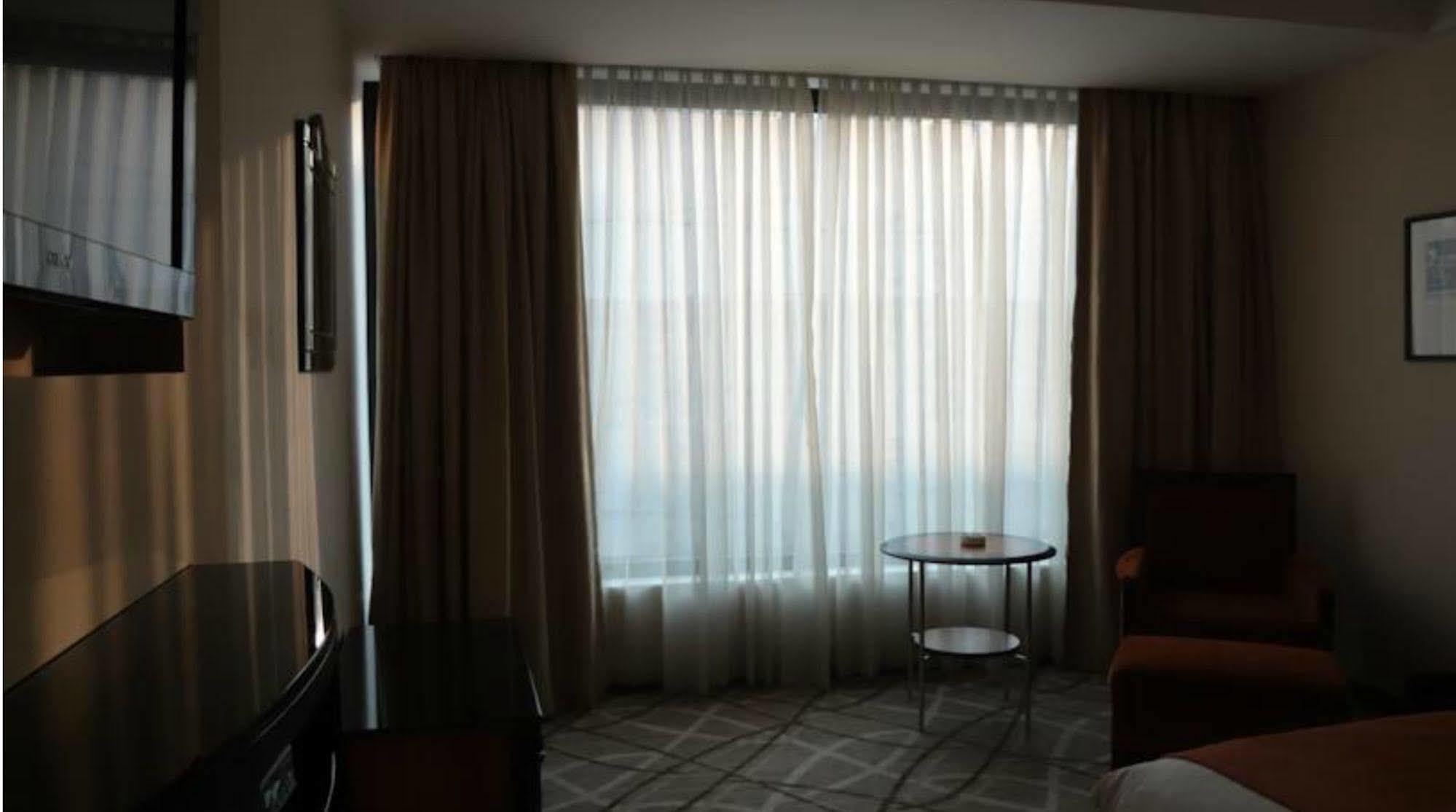 Hotel Marine Plaza Mumbai  Buitenkant foto