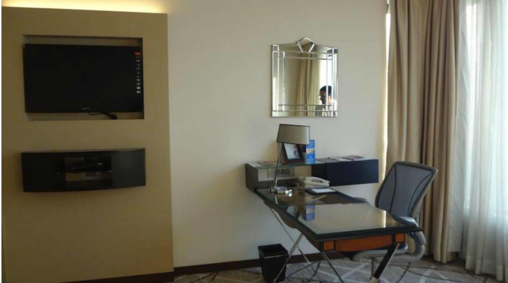 Hotel Marine Plaza Mumbai  Buitenkant foto