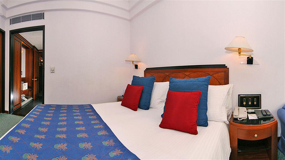 Hotel Marine Plaza Mumbai  Buitenkant foto